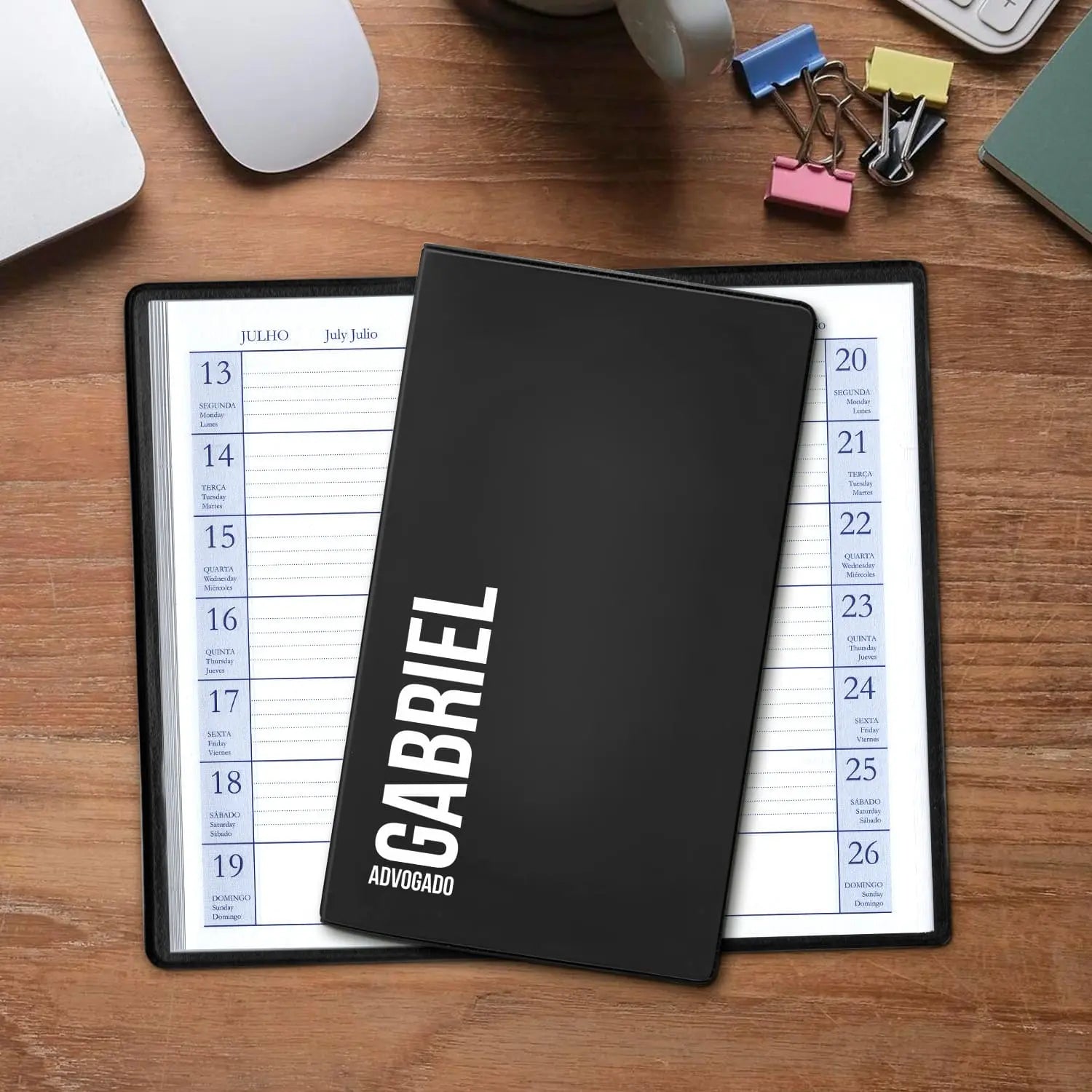 Agenda de bolso 2027 personalizada com nome e profissão. Capa em PVC, formato A6.