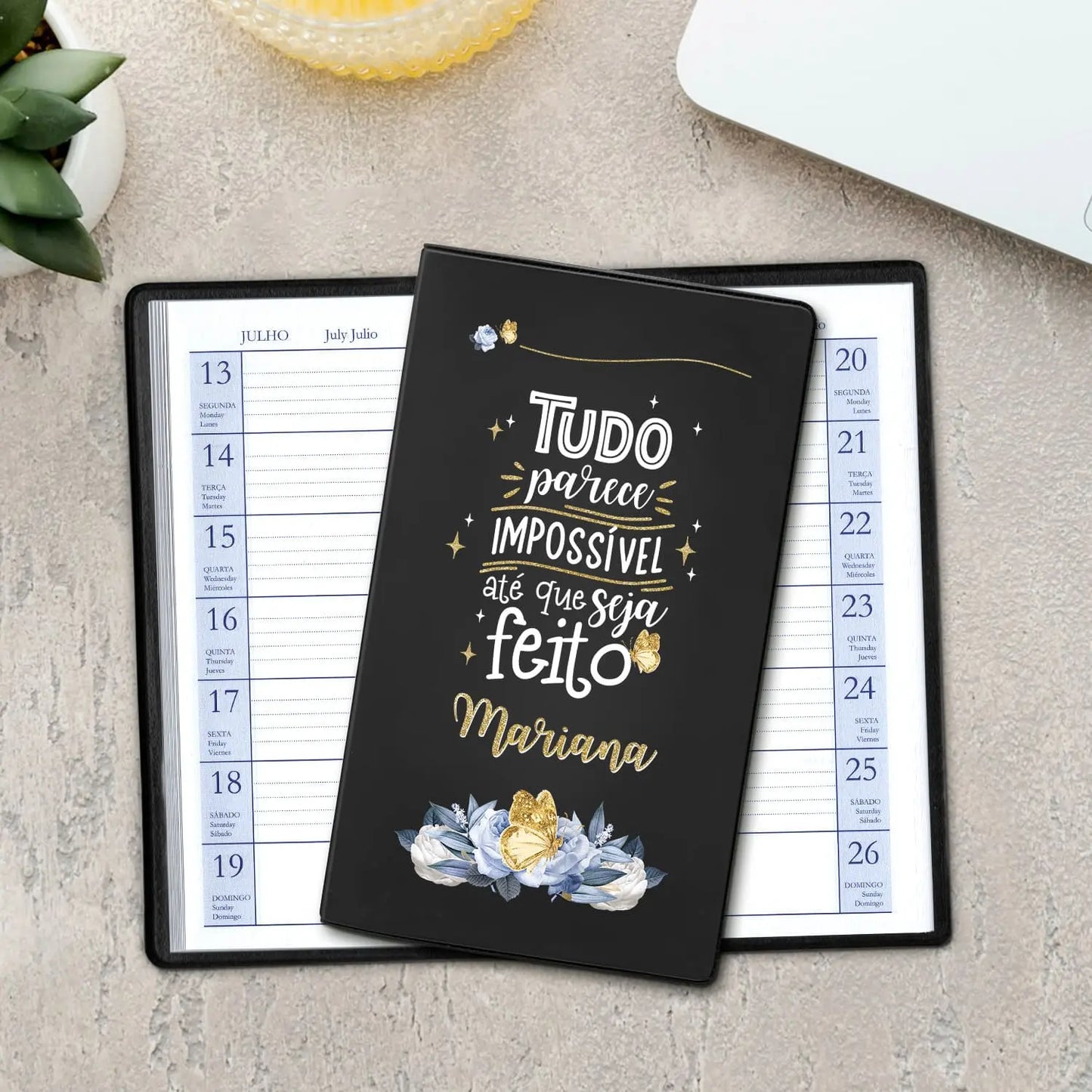 Agenda de bolso 2027 personalizada com nome. Capa em PVC, formato A6.
