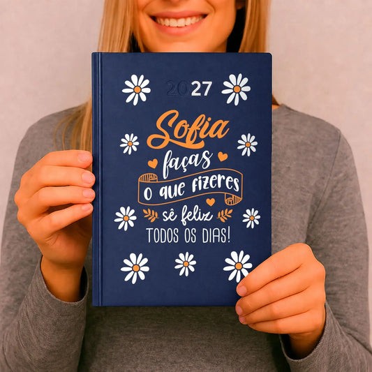 Agenda diária 2027 personalizada com nome. Capa rígida PU, formato A5.