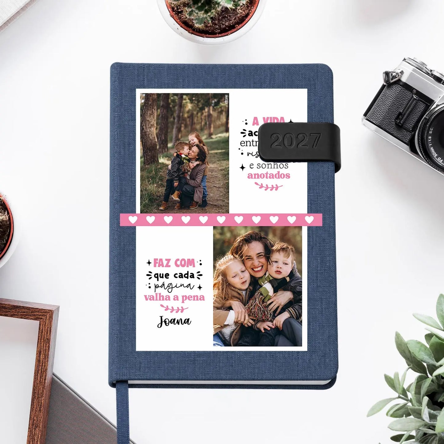 Agenda diária 2027 personalizada com  fotografias e nome. Capa em tecido com fecho magnético, formato A5.
