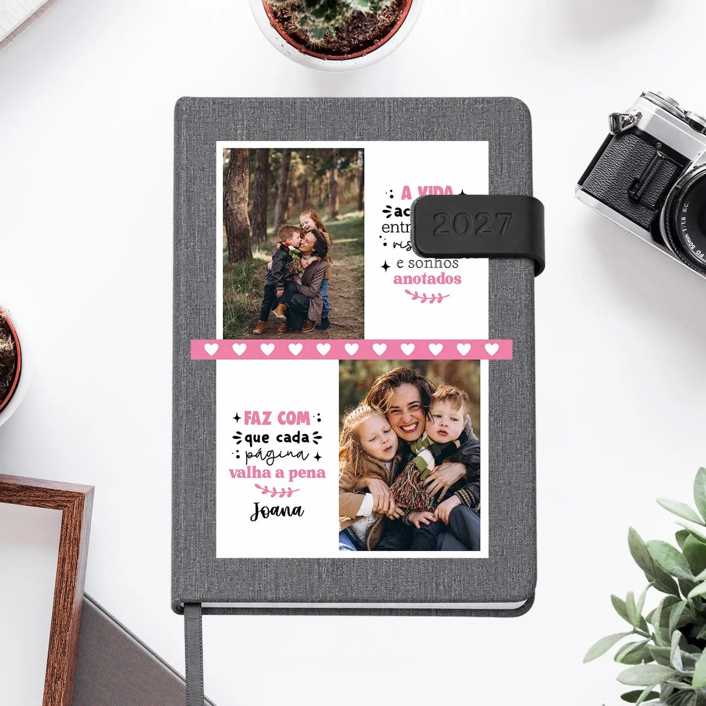 Agenda diária 2027 personalizada com  fotografias e nome. Capa em tecido com fecho magnético, formato A5.