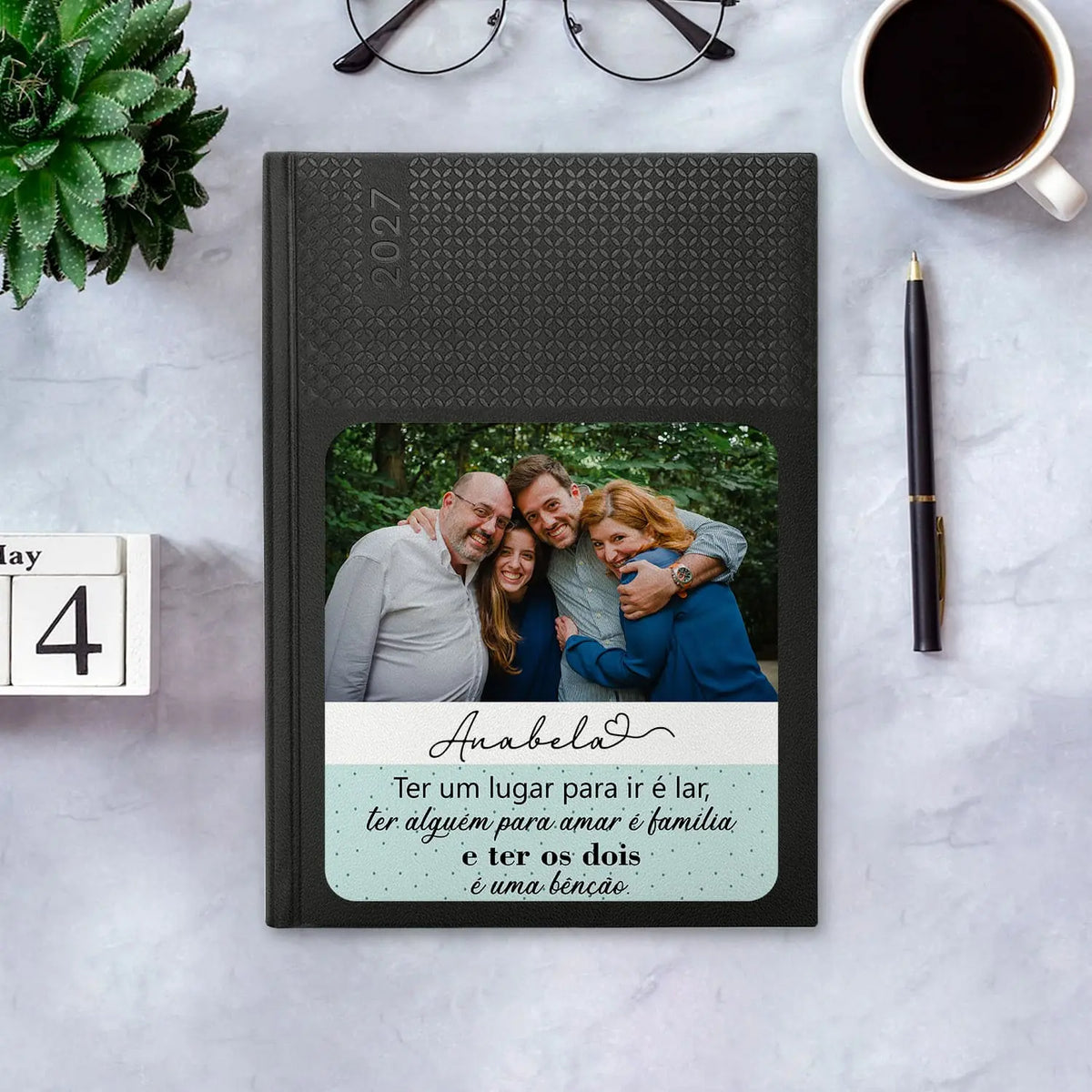 Agenda semanal 2027 personalizada com fotografia, nome e frase. Capa em PU, formato A5+. 