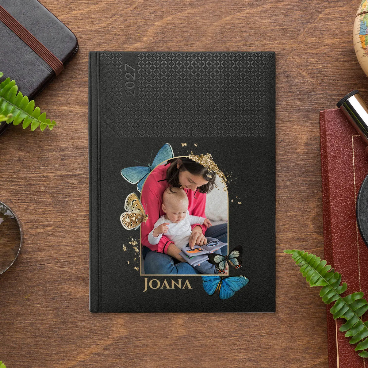 Agenda semanal 2027 personalizada com fotografia e nome. Capa em PU, formato A5+.