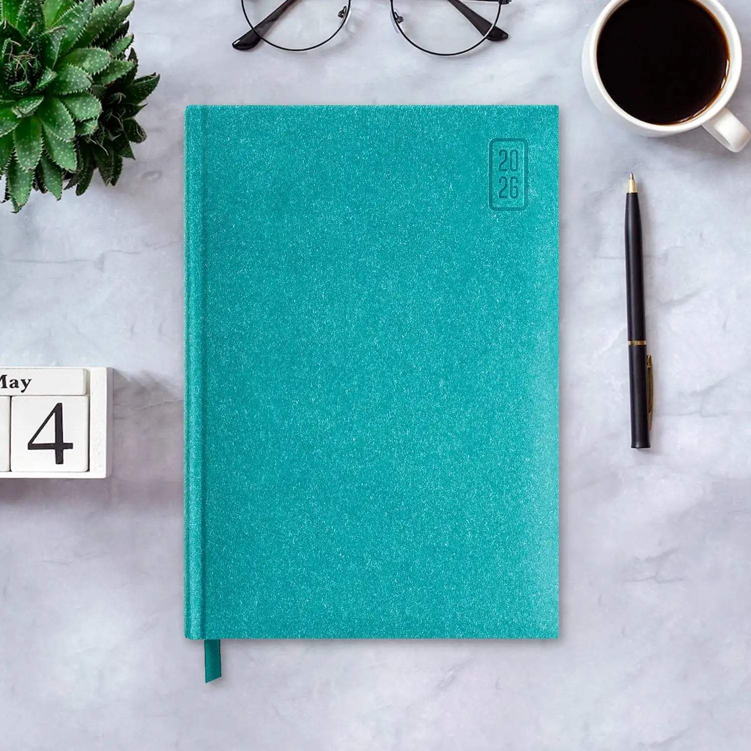 Agenda diária 2026. Capa rígida em papel craft, formato A5.