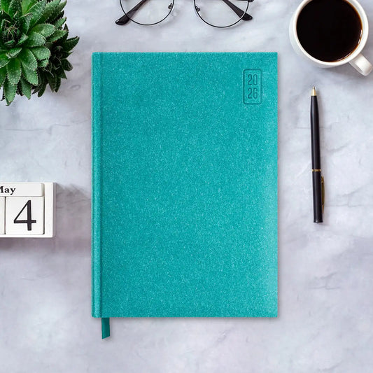 Agenda diária 2026. Capa rígida em papel craft, formato A5.