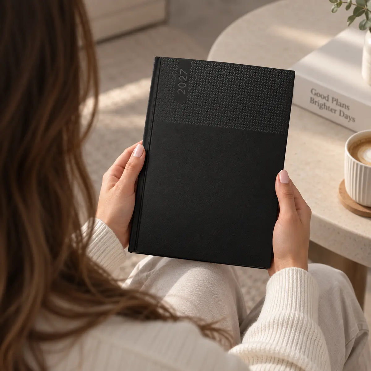 Agenda semanal 2027. Capa em PU, formato A5+.