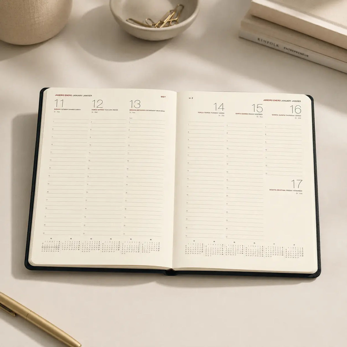 Agenda semanal 2027. Capa em PU, formato A5+.