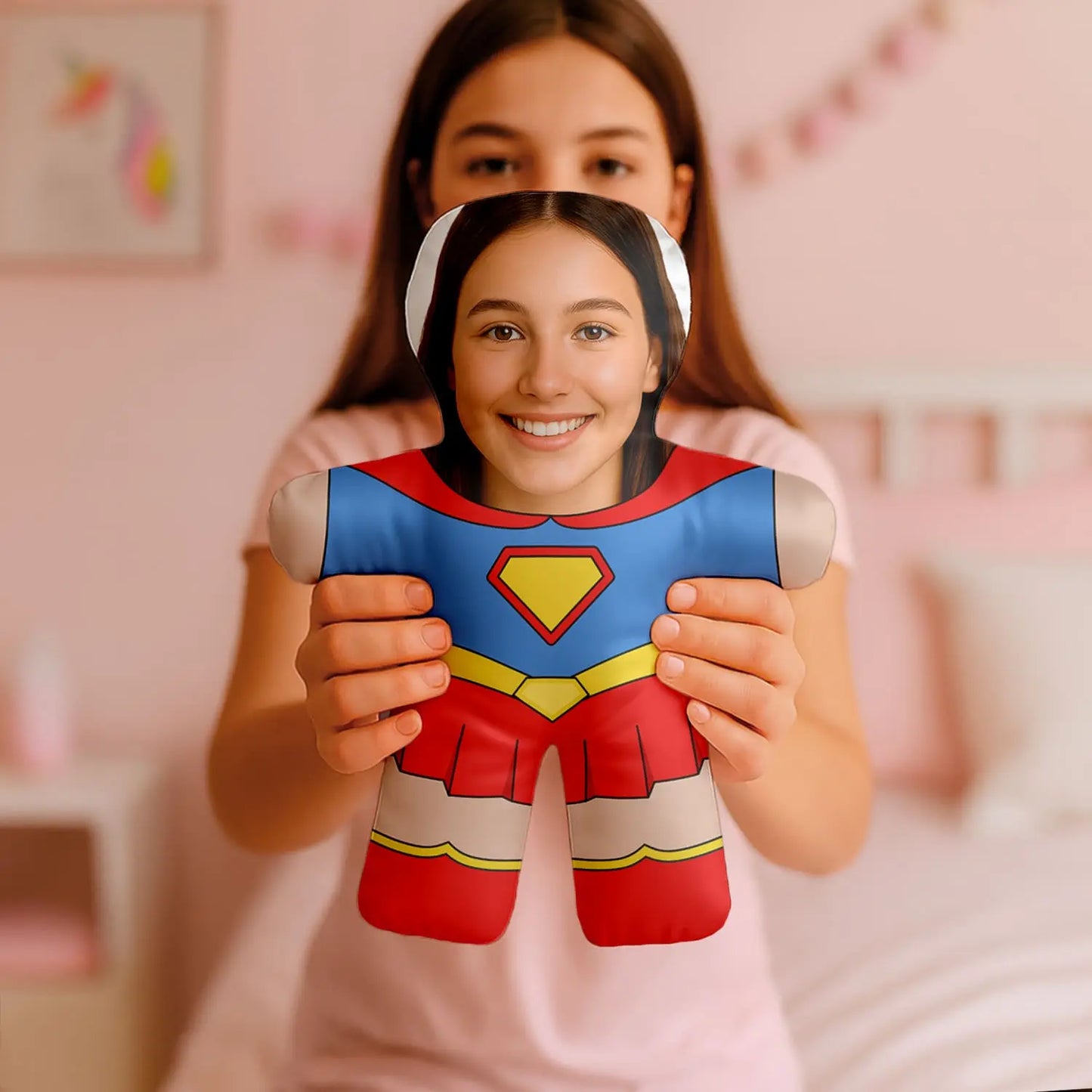 Almofada boneco personalizada MiniTu Super Mulher com fotografia.