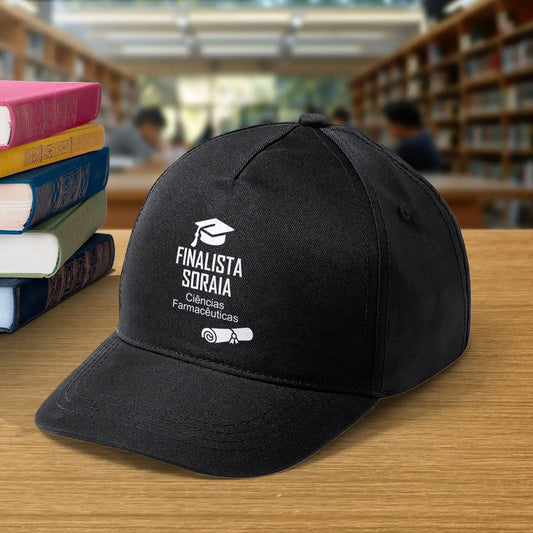Boné personalizado para finalista com nome e curso ou ano escolar — 9.º e 12.º anos ou universidade. 