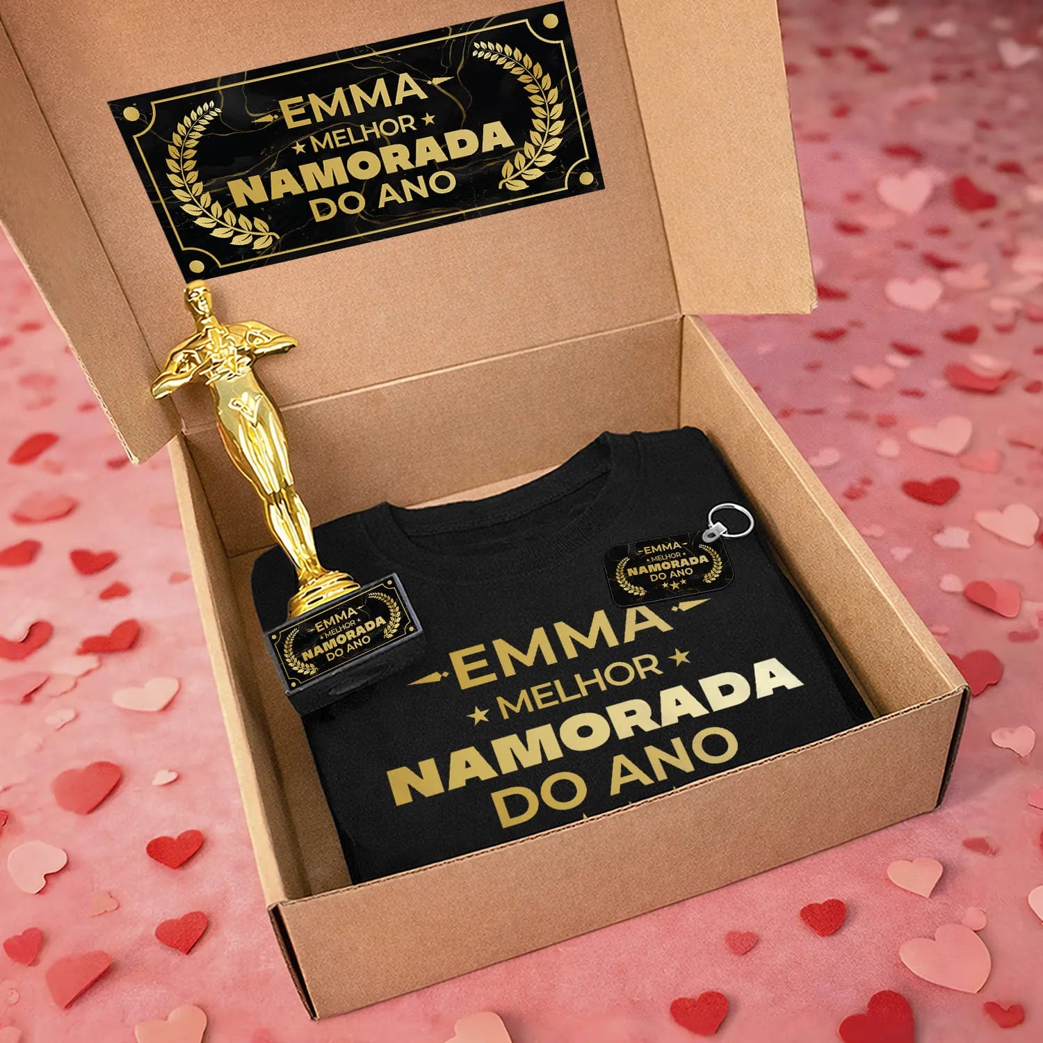 Box Dia dos Namorados personalizada com t-shirt preta, troféu óscar e porta-chaves. 