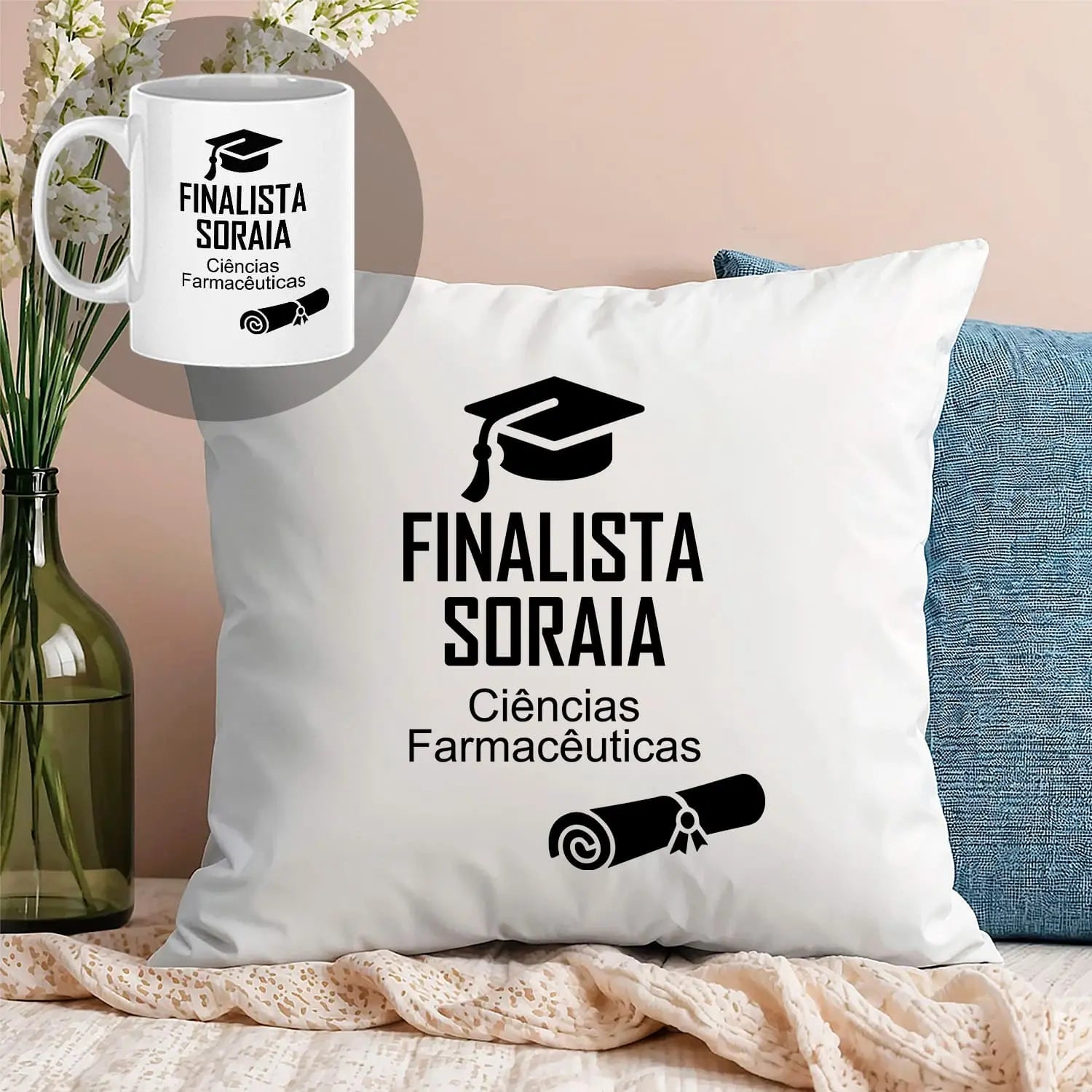 Almofada e caneca personalizadas para finalista com nome e curso ou ano escolar — 9.º e 12.º anos ou universidade. 