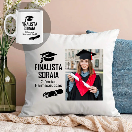 Almofada e caneca personalizadas para finalista com nome, curso ou ano escolar e fotografia — 9.º e 12.º anos ou universidade. 
