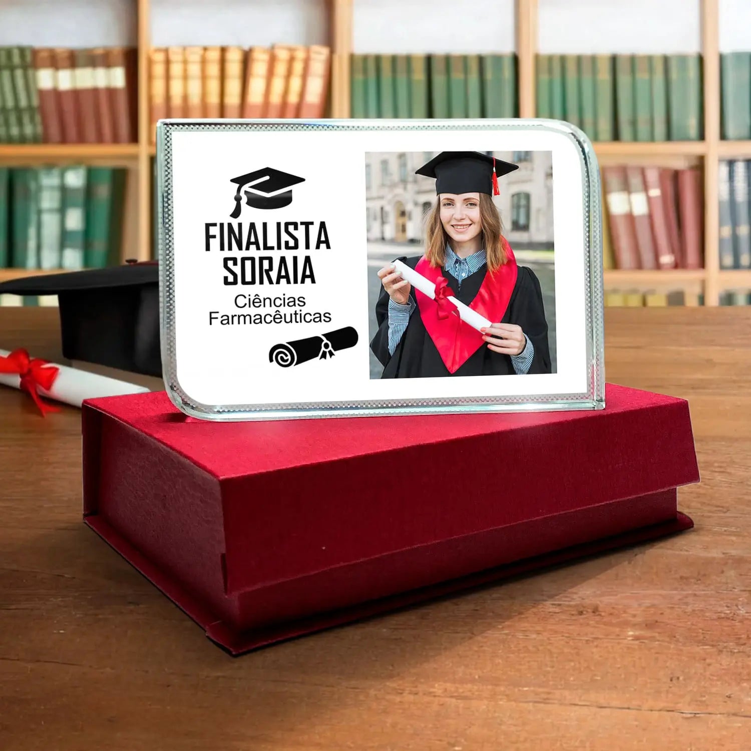 Moldura de cristal 3D personalizada para finalista com nome, curso ou ano escolar e fotografia — 9.º e 12.º anos ou universidade. 