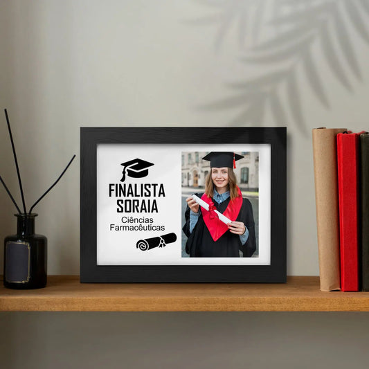 Moldura personalizada para finalista com nome, curso ou ano escolar e fotografia — 9.º e 12.º anos ou universidade. 