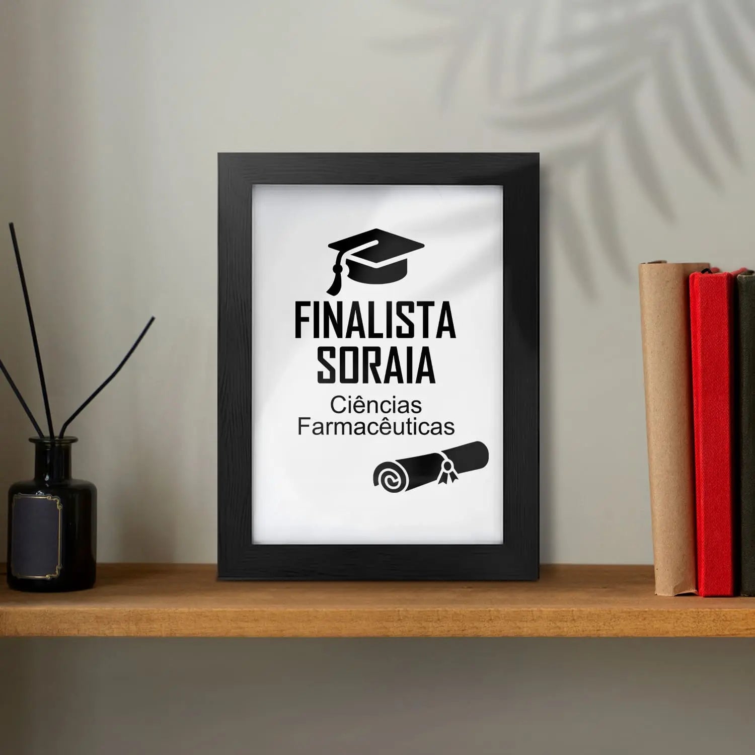 Moldura personalizada para finalista com nome e curso ou ano escolar — 9.º e 12.º anos ou universidade. 