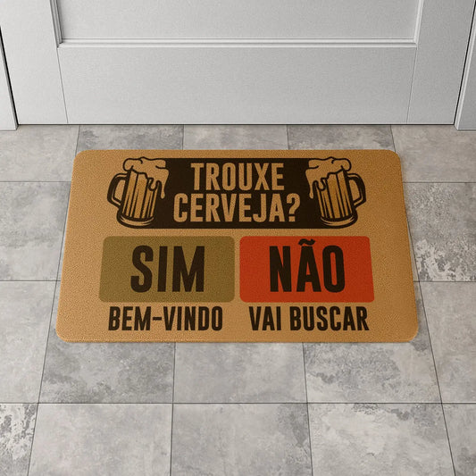 Tapete de entrada personalizado. Superfície de fibra sintética. Base de borracha preta antiderrapante. 40x60 cm.
