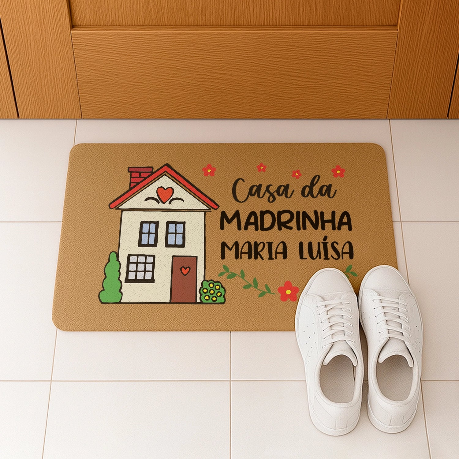 Tapete de entrada personalizado com grau de parentesco e/ou nome. Superfície de fibra sintética. Base de borracha preta antiderrapante. 40x60 cm.