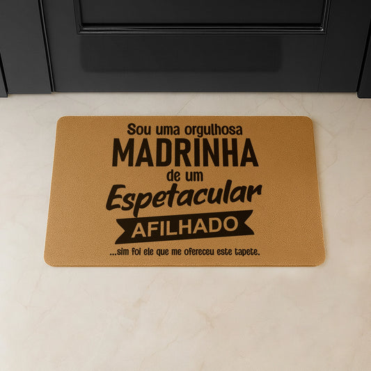 Tapete de entrada personalizado com grau de parentesco. Superfície de fibra sintética. Base de borracha preta antiderrapante. 40x60 cm.