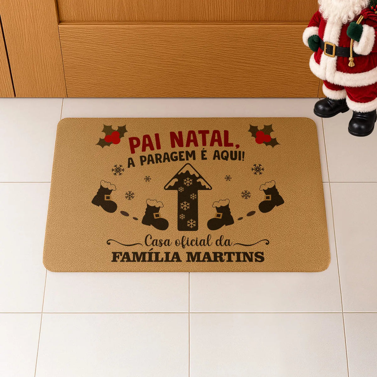 Tapete de entrada personalizado com apelido(s) da família. Superfície de fibra sintética. Base de borracha preta antiderrapante. 40x60 cm.