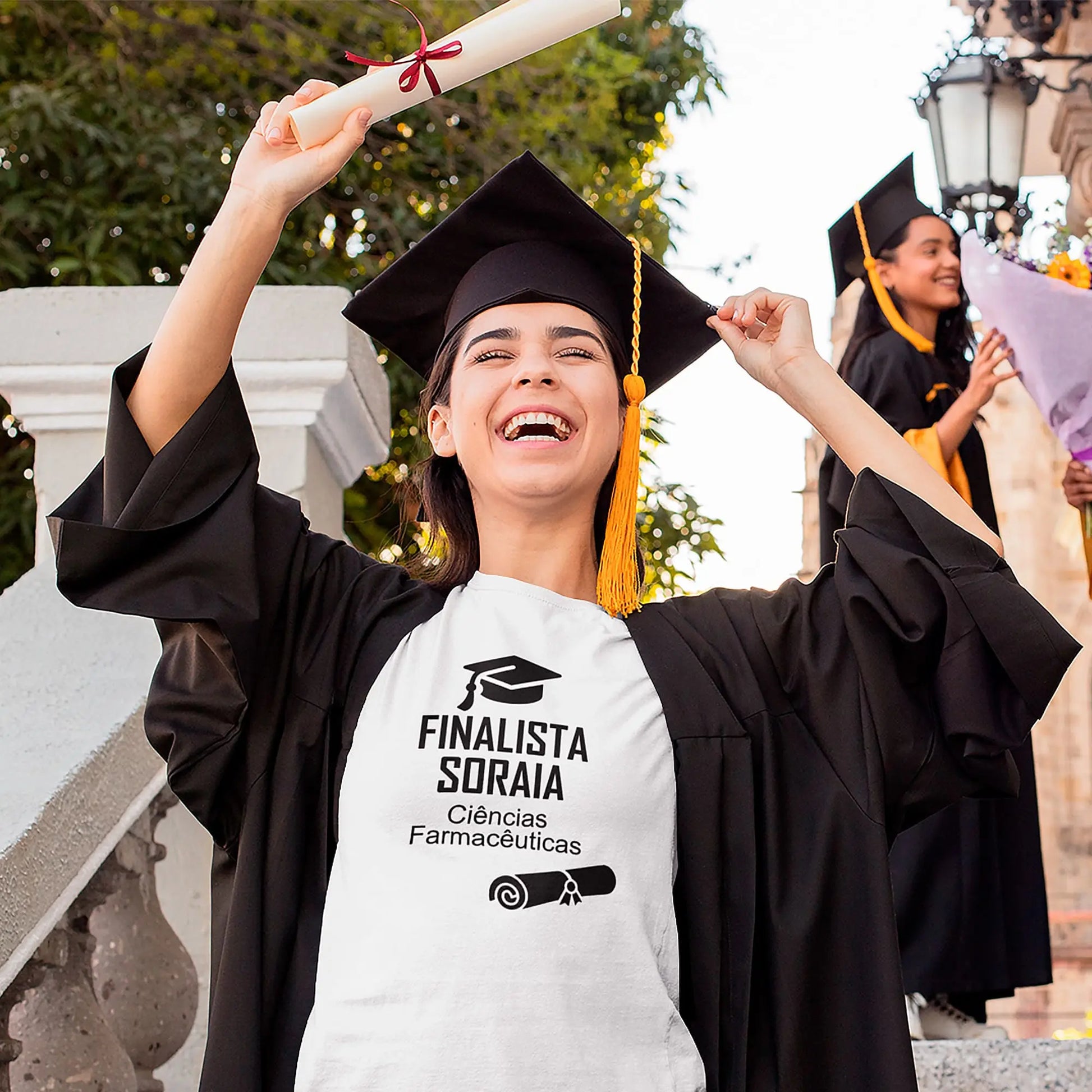 T-shirt personalizada para finalista com nome e curso ou ano escolar — 9.º e 12.º anos ou universidade. 