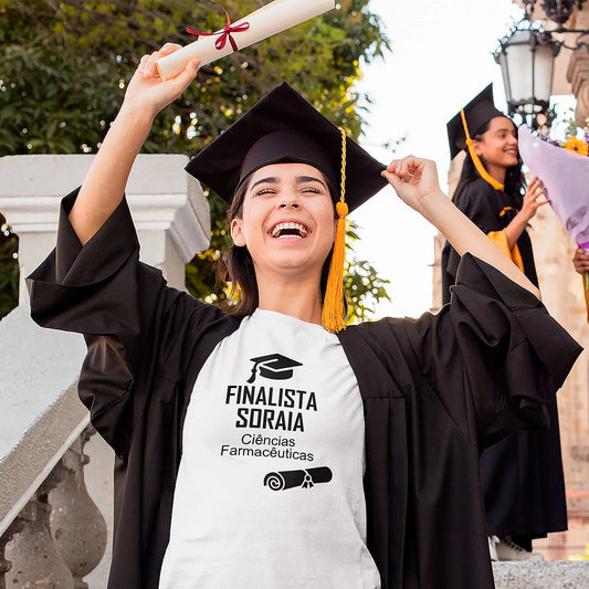 T-shirt personalizada para finalista com nome e curso ou ano escolar — 9.º e 12.º anos ou universidade. 