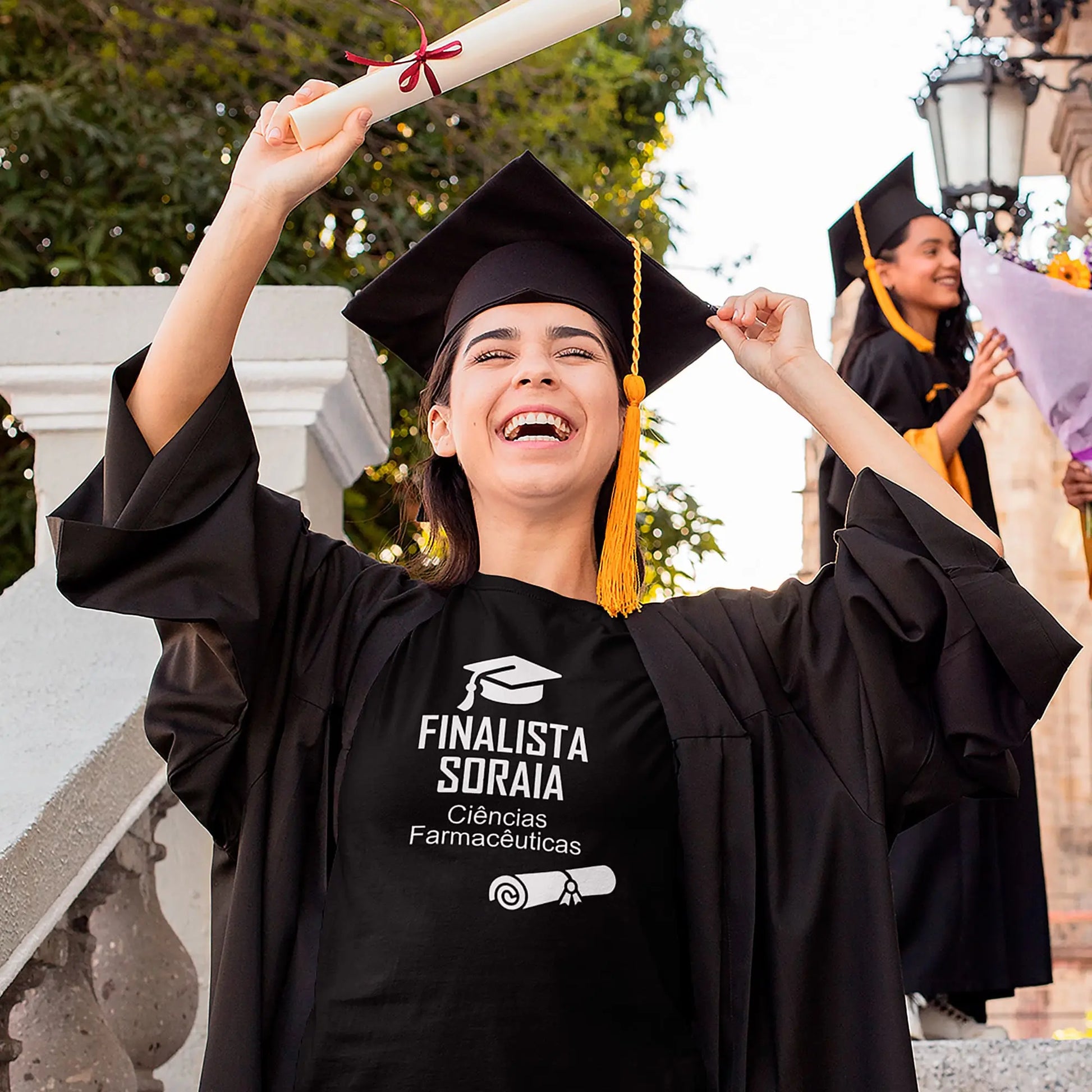 T-shirt personalizada para finalista com nome e curso ou ano escolar — 9.º e 12.º anos ou universidade. 