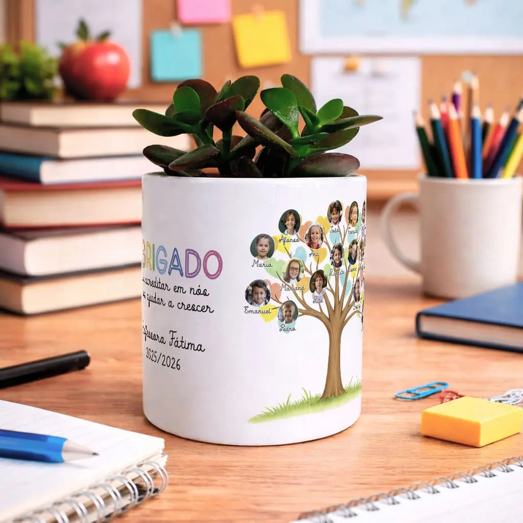 vaso personalizado com nome da professora, nomes e fotografias dos alunos