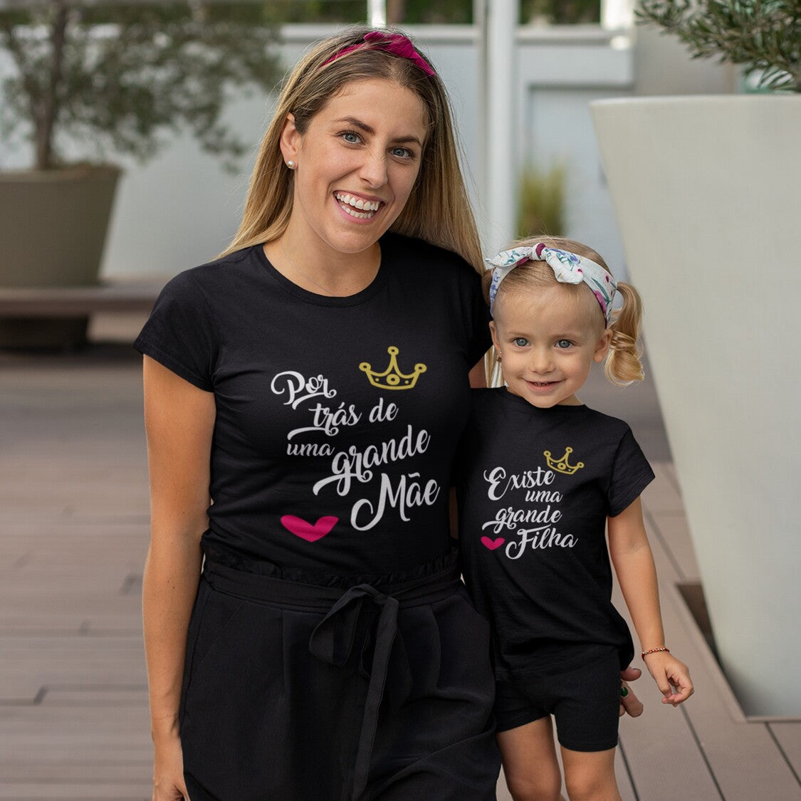 T-shirt "Por trás de uma grande mãe"