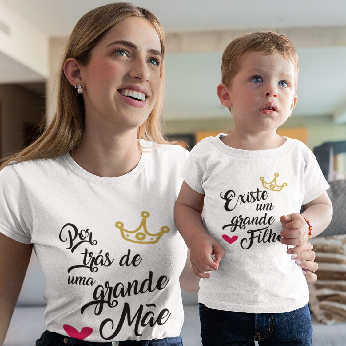 T-shirt "Por trás de uma grande mãe"